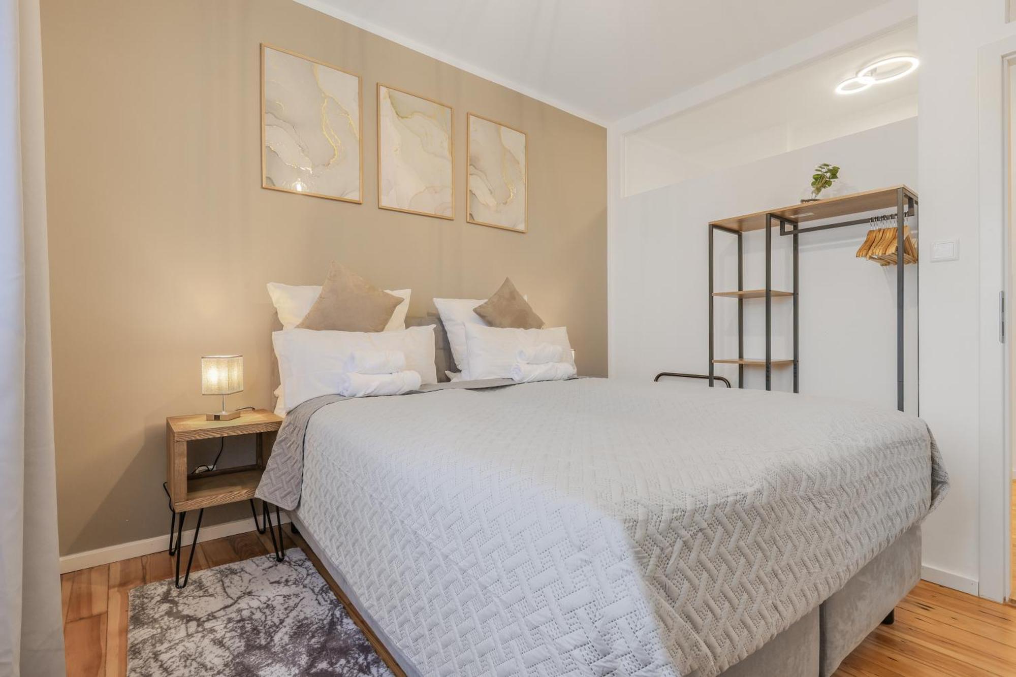 Cruwzo - Modern Centrally Located With Parking Apartamento