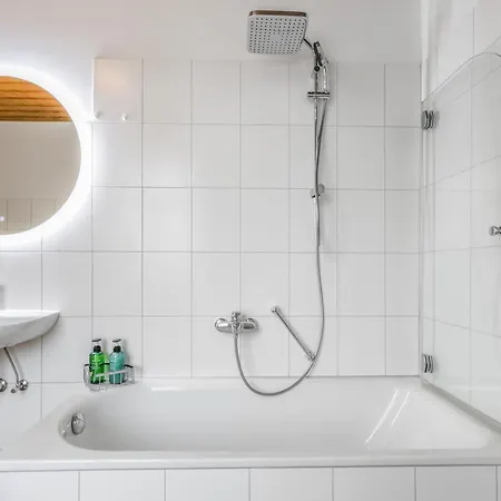 Cruwzo - Modern Centrally Located Apartment With Parking Ингольштадт Экстерьер фото