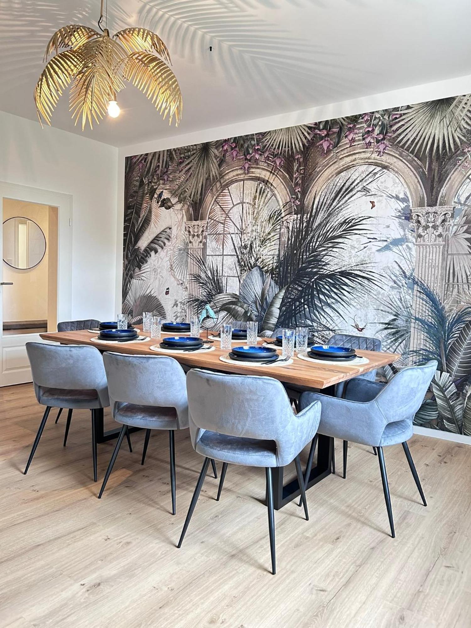 Cruwzo - Modern Centrally Located With Parking