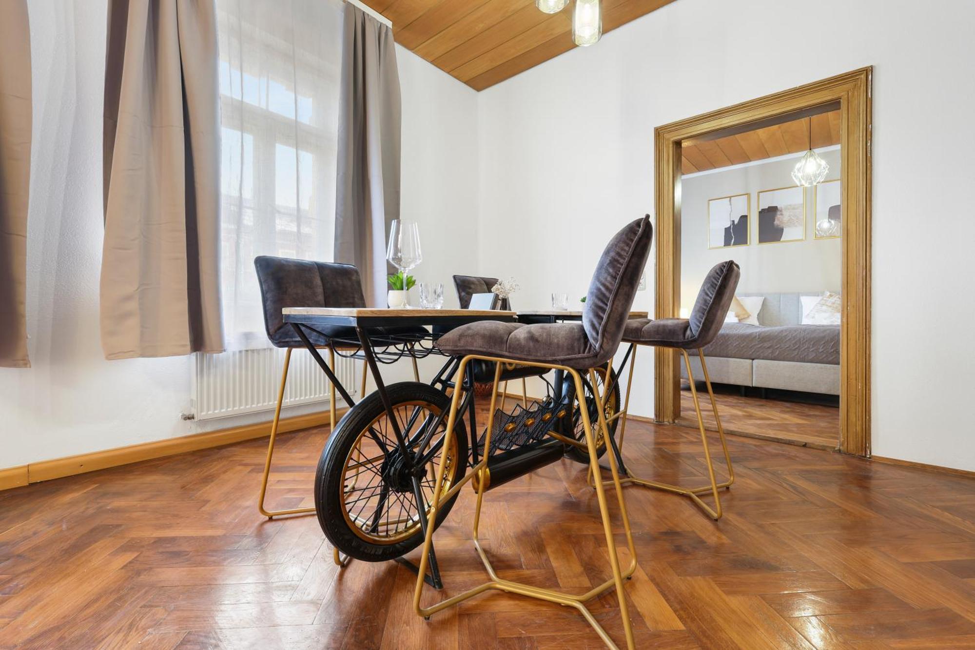 Cruwzo - Modern Centrally Located With Parking Lejlighed *