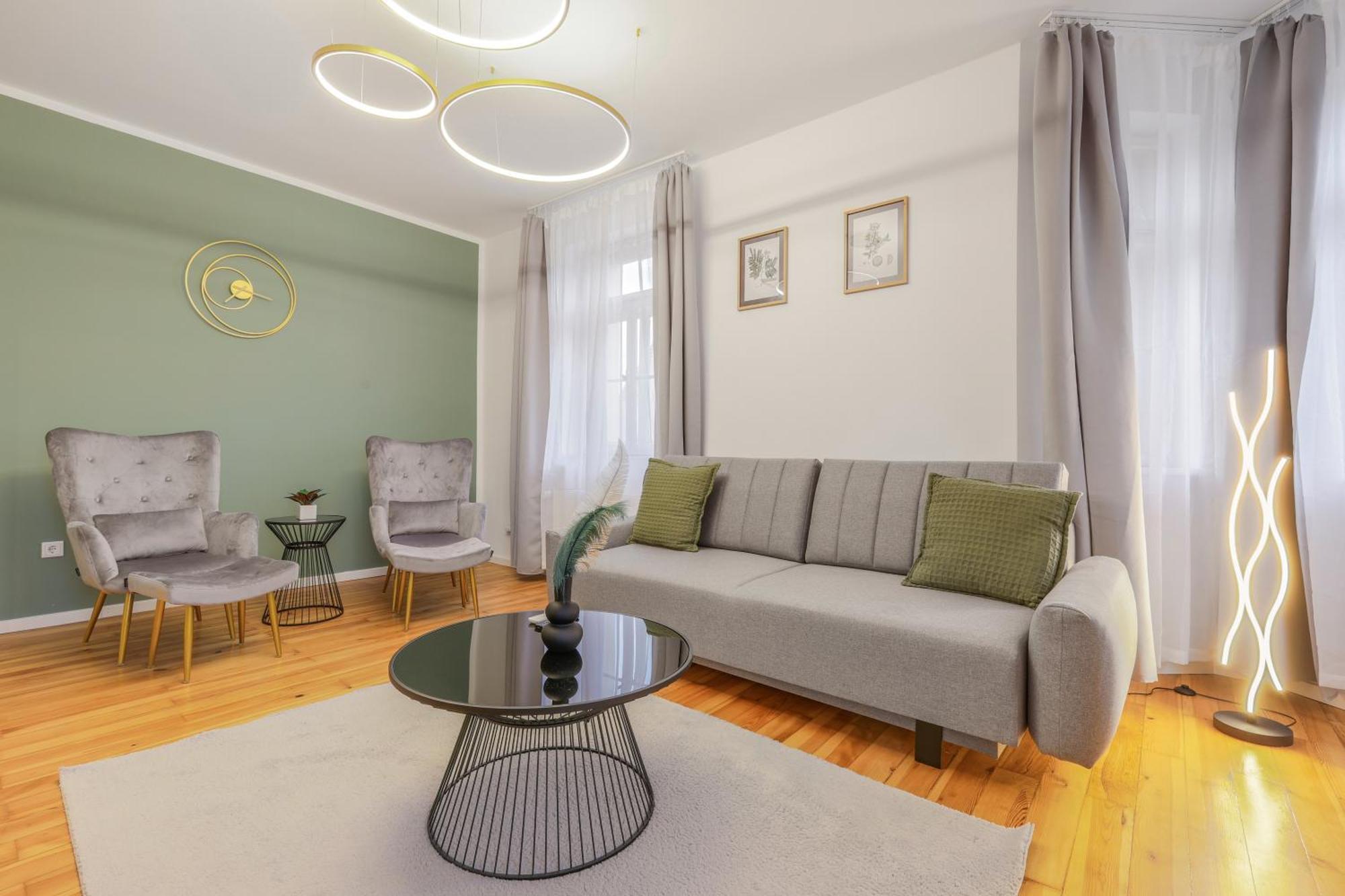 Cruwzo - Modern Centrally Located With Parking Lejlighed *