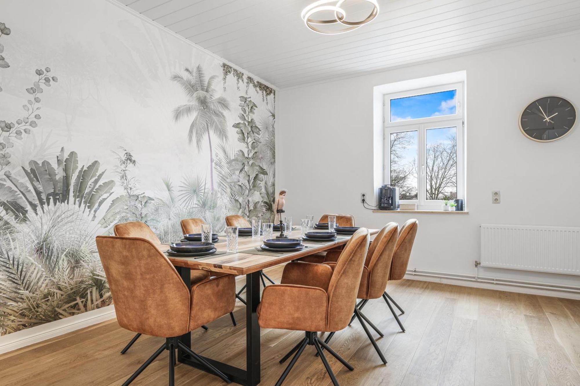 Cruwzo - Modern Centrally Located With Parking