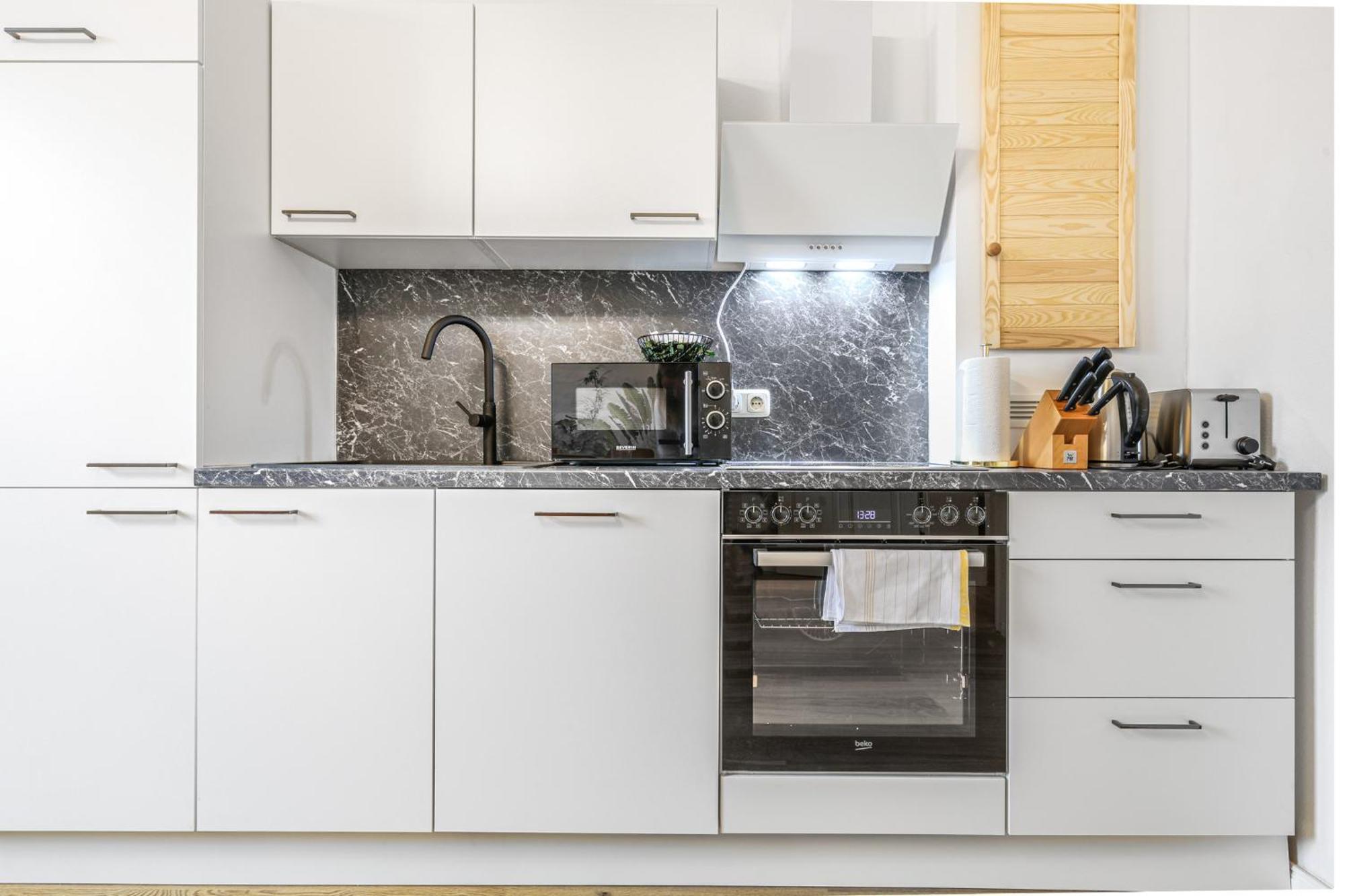 Cruwzo - Modern Centrally Located With Parking Appartement