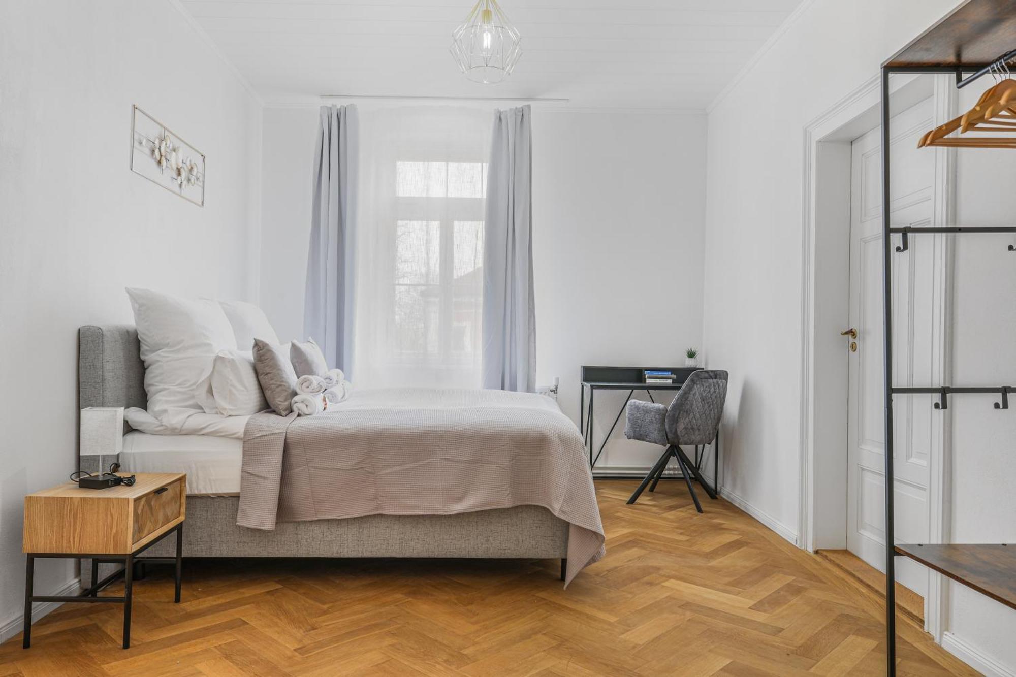 Cruwzo - Modern Centrally Located With Parking Lejlighed *