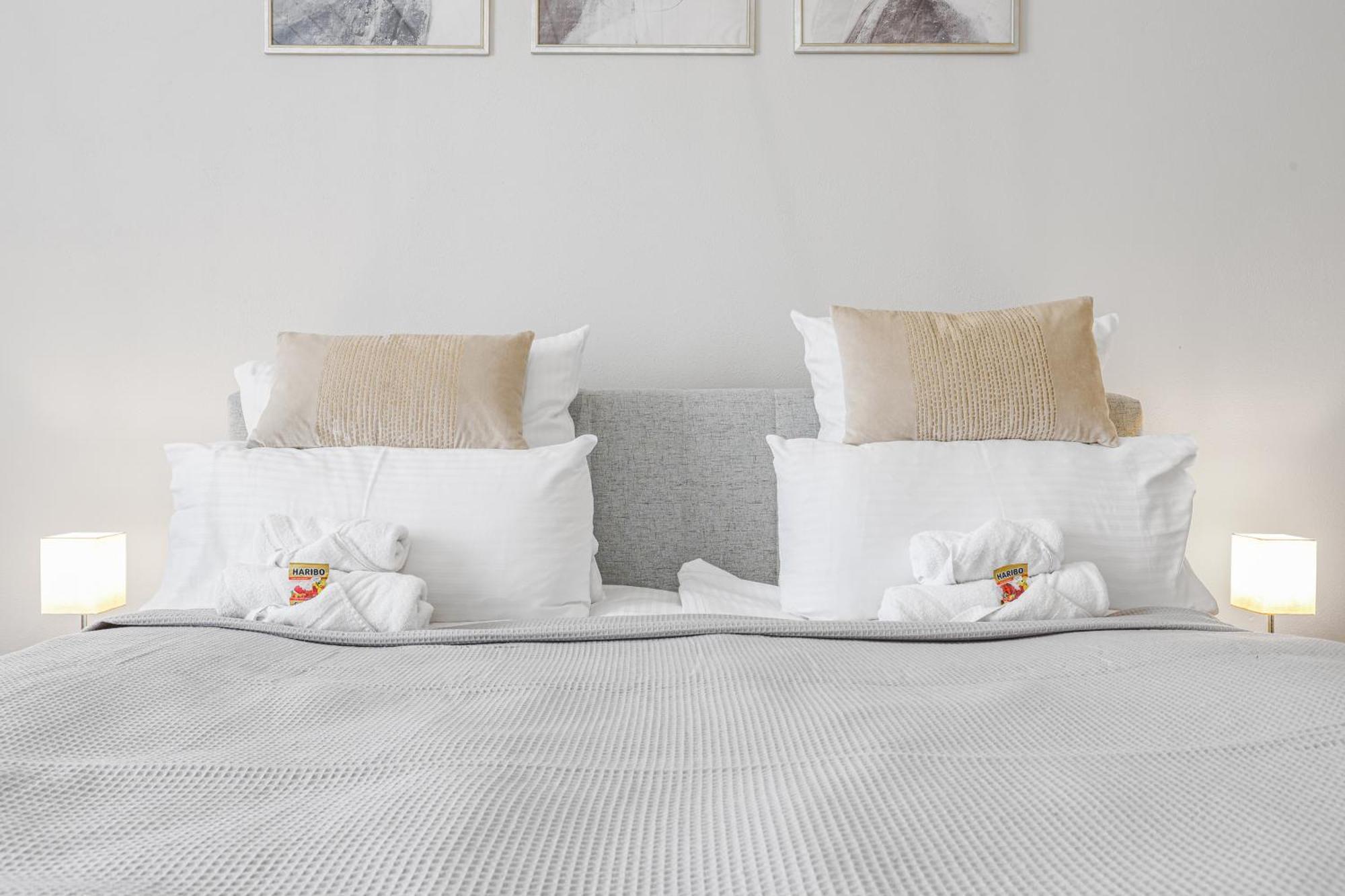 Cruwzo - Modern Centrally Located With Parking Lejlighed