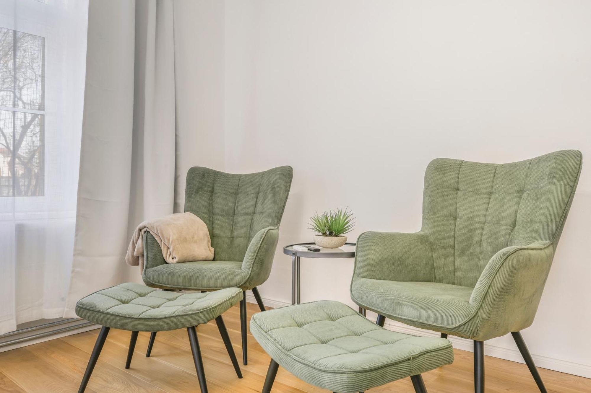 Cruwzo - Modern Centrally Located With Parking Appartement *